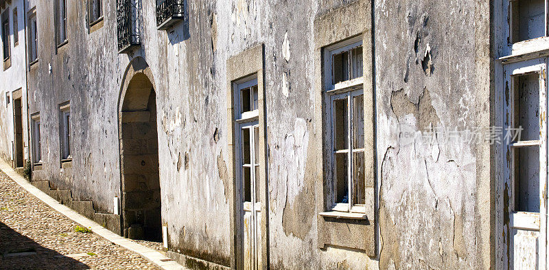 城市景观，阳光街道正面，Valença do Minho，葡萄牙。